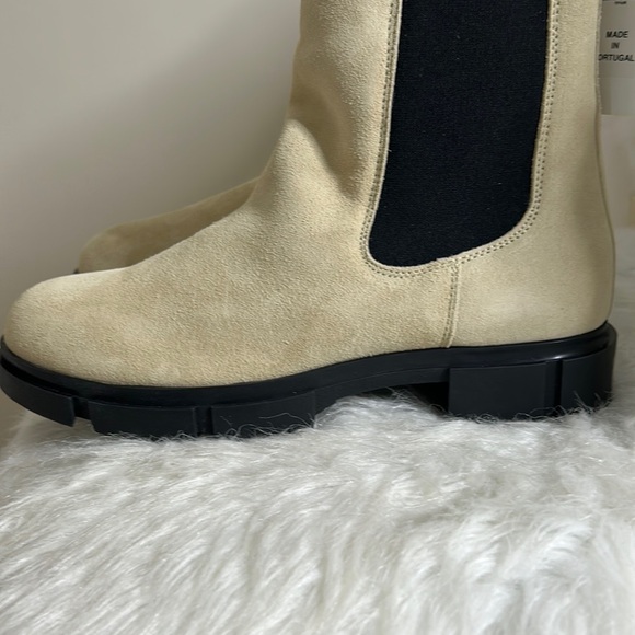 NWT, Ivory suede boots Sz 9 - Picture 4 of 10